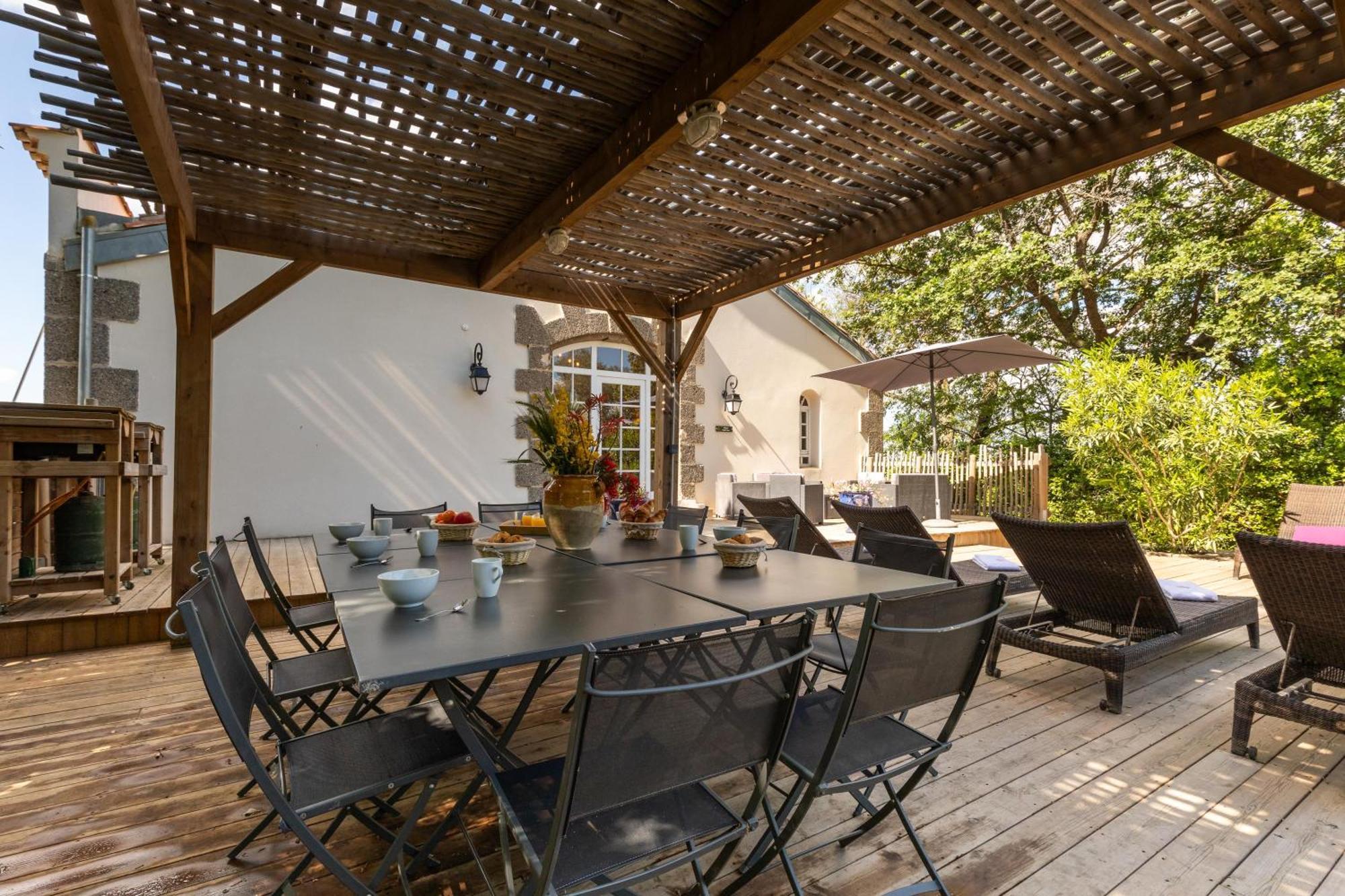 Chateau Hermitage De Combas Aparthotel Servian Exterior photo