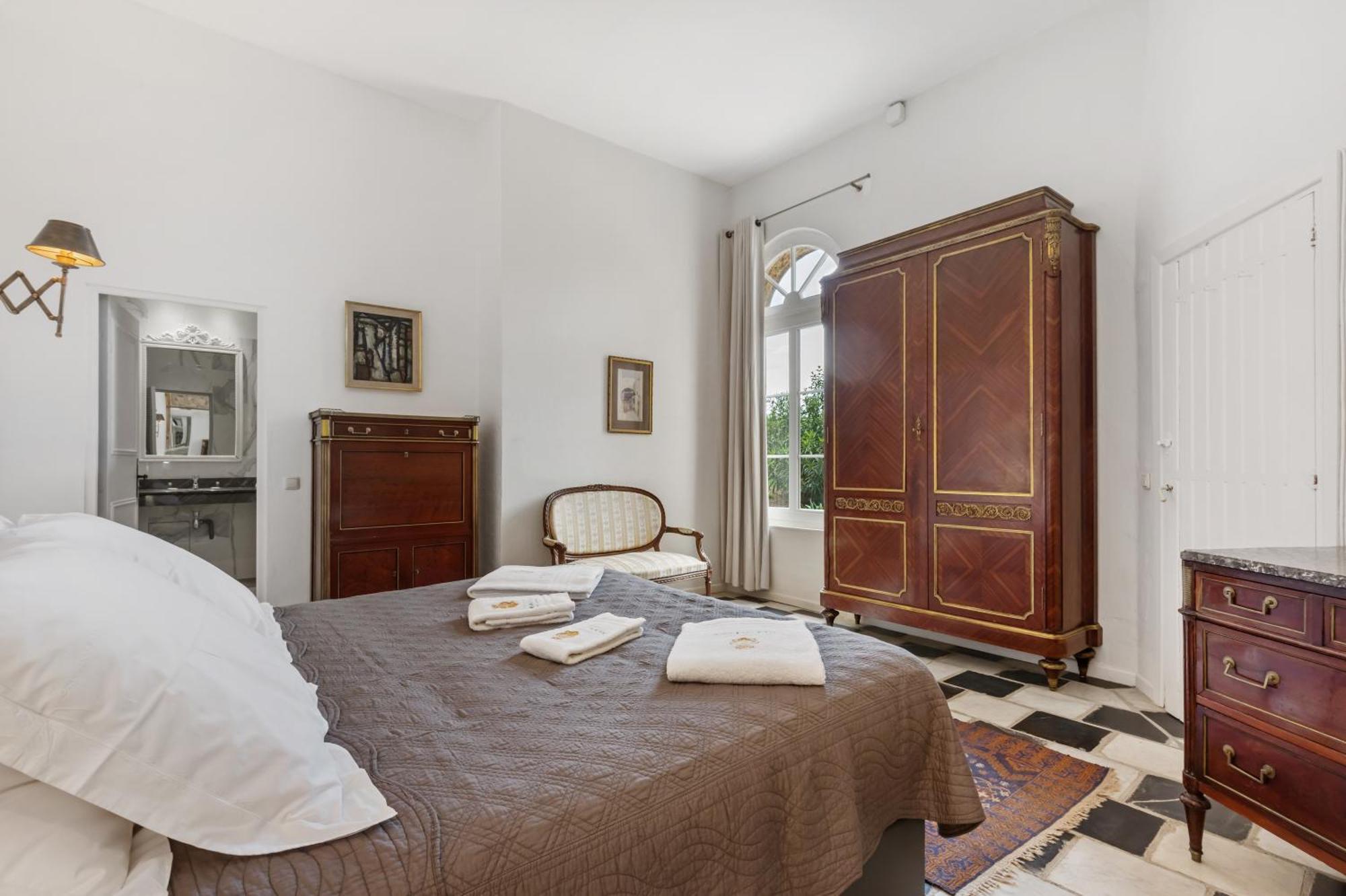 Chateau Hermitage De Combas Aparthotel Servian Room photo